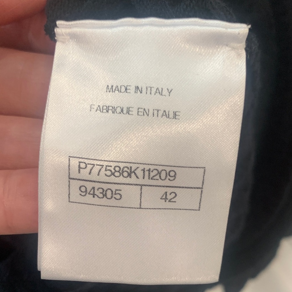 CHANEL Black Short-Sleeve Knit Dress CC with Logo Accent. Size 42. Pristine - Picture 11 of 15
